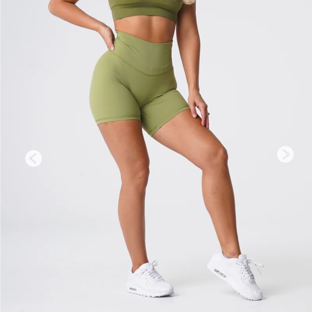 NVGTN Signature 2.0 olive green Bike Shorts High-Waisted Seamless Fit